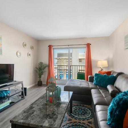 2 Bedroom 2 Bath With Patio On 11Th Collins Ave Майами-Бич Экстерьер фото
